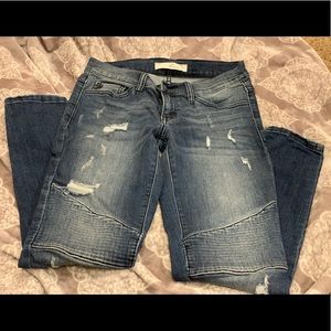 Super cute, slightly distressed skinny jeans